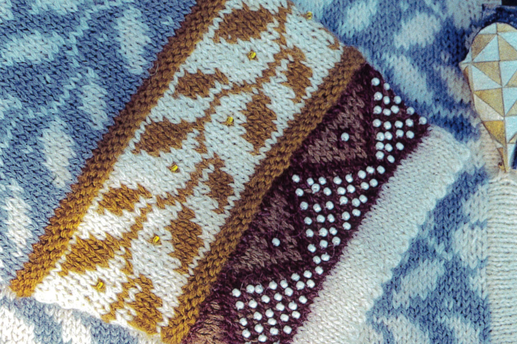 Poems in masks - Solveig Hisdal, mod. 168 incl. pearls