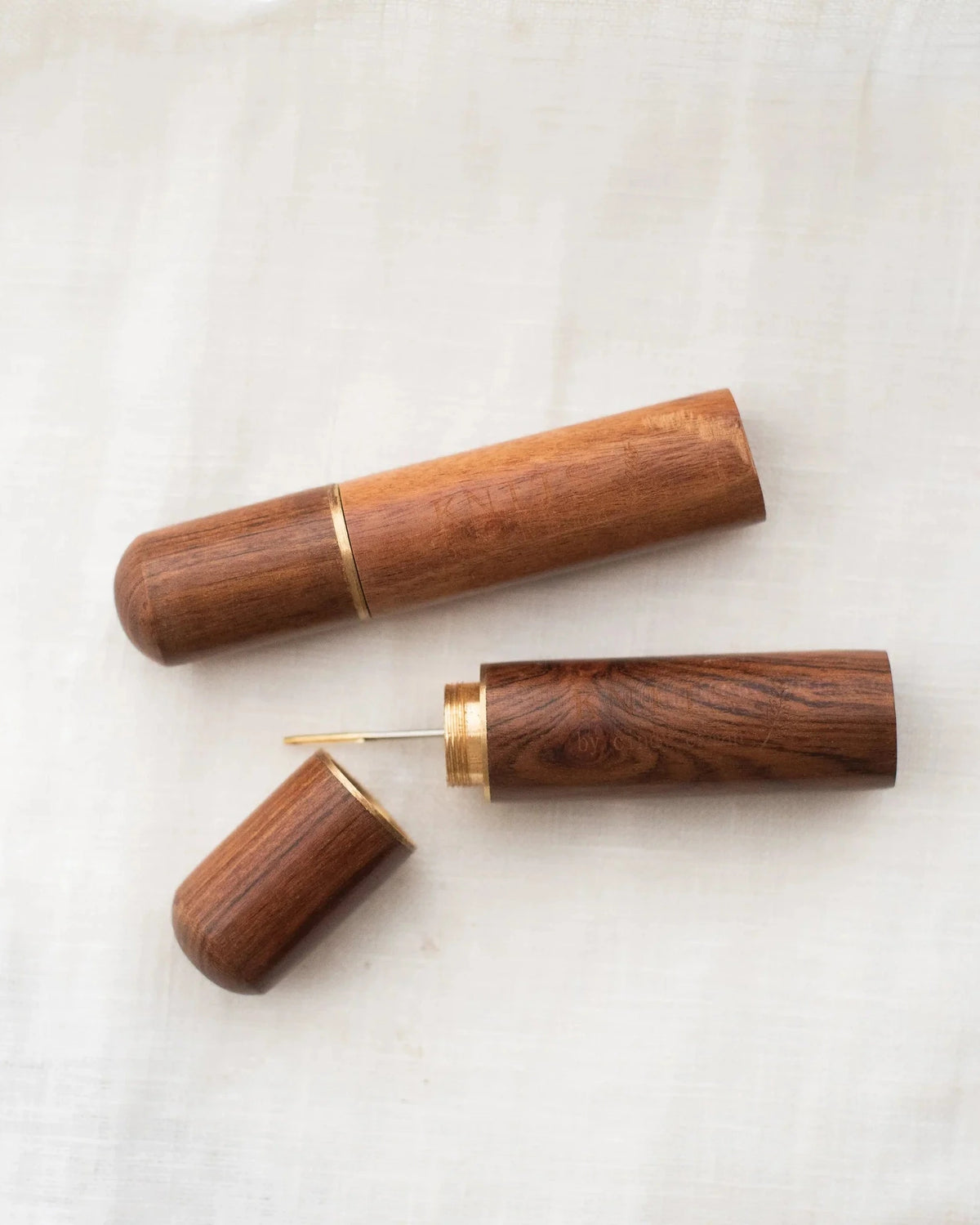 Nåltub i trä - KNITS by Cindy Ekman