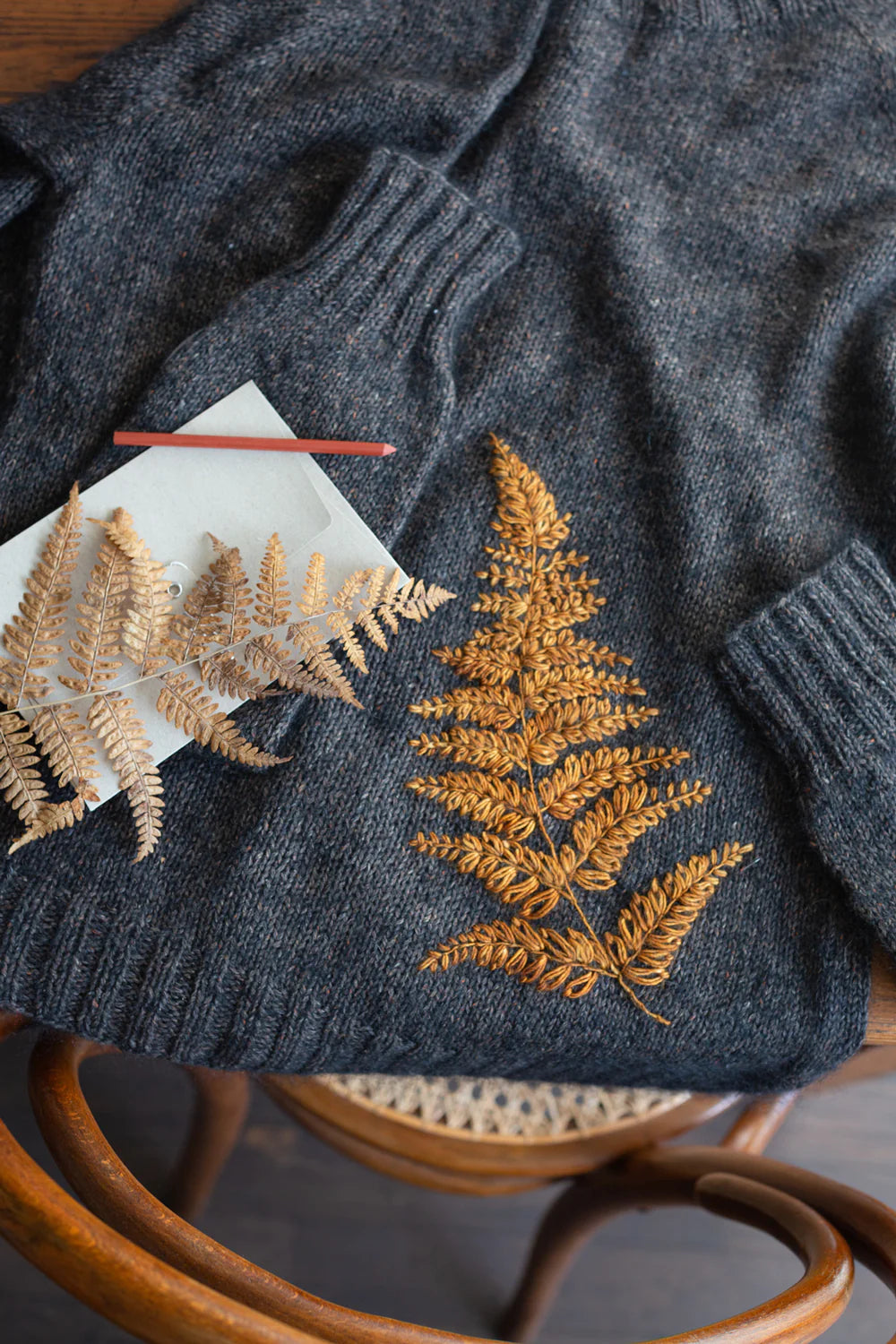 Embroidery on Knits - Judit Gummilich