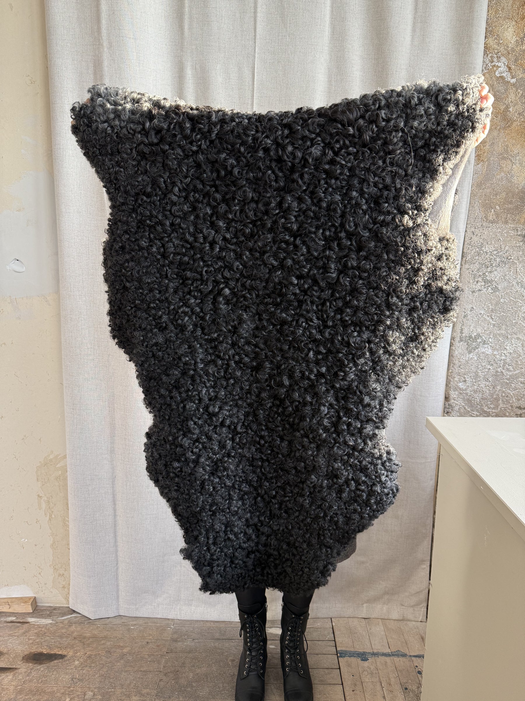 Sheepskin 44 - black/ gray