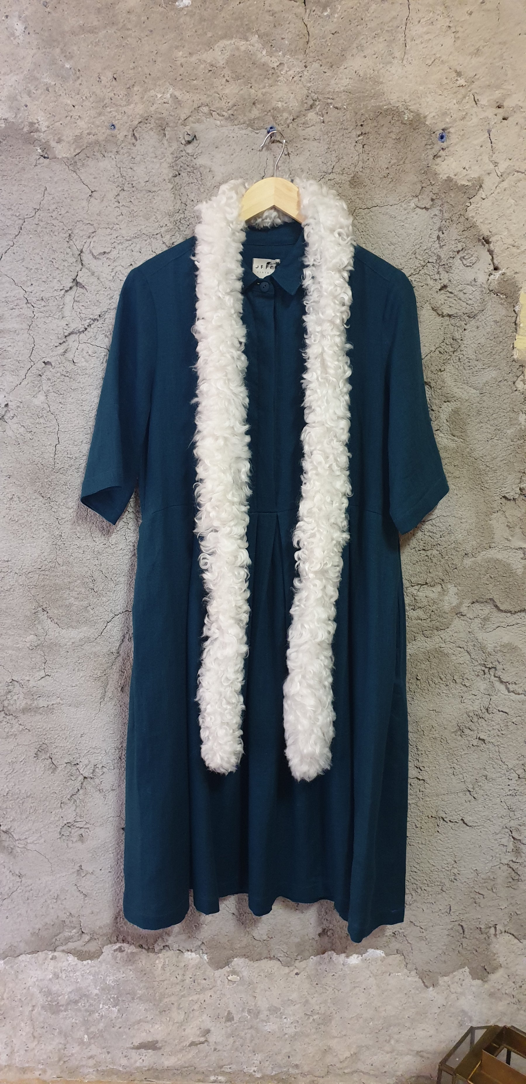 Boa lång med långa lockar vit