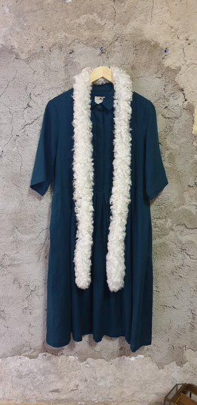 Boa lång med långa lockar vit