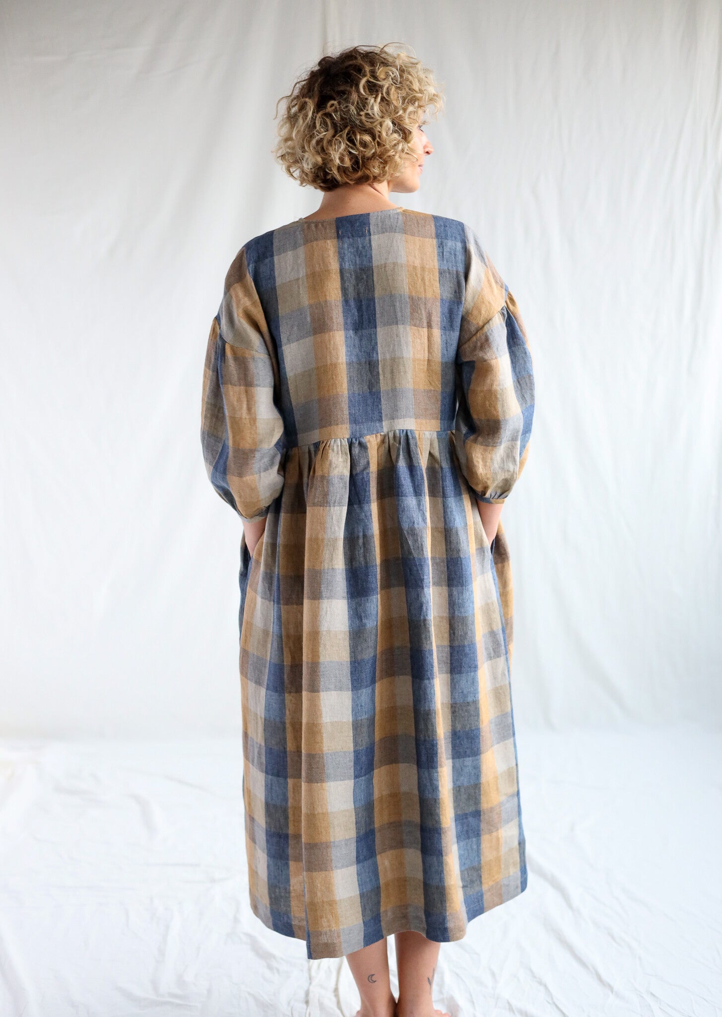 Linen dress with puff sleeves - blue/ wheat checkered