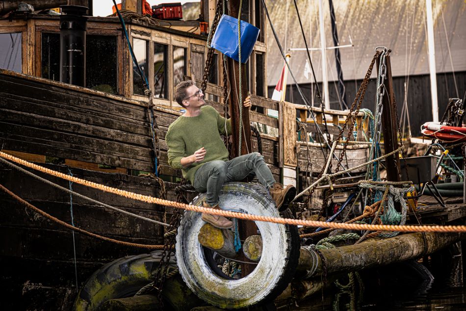 KNITTING FOR A MAN OF THE WORLD