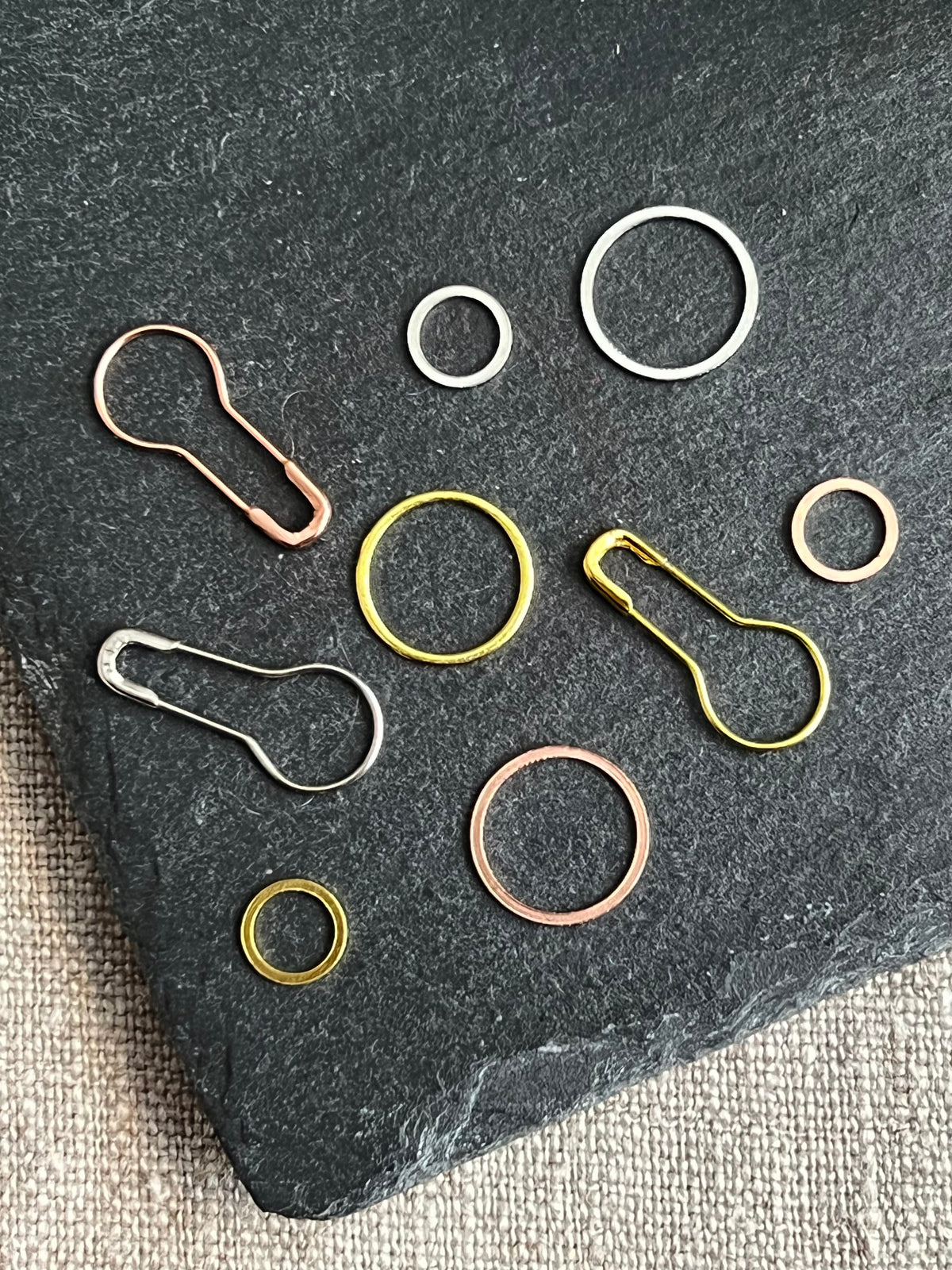 Precious Metal Stitchmarkers / Stickmarkörer Ädelmetaller - Cocoknits