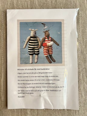 Stickade Får med baddräkter