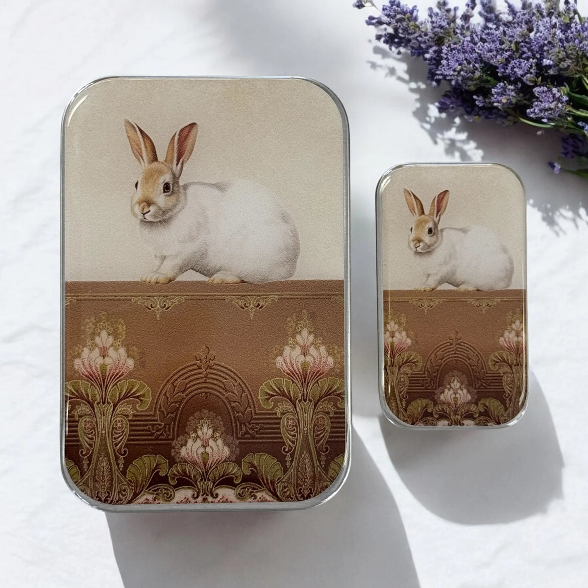 Sweet White Bunny Notions Tin-  Den lilla Asken