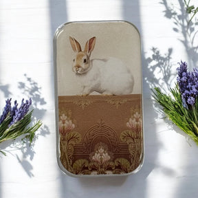 Sweet White Bunny Notions Tin-  Den lilla Asken