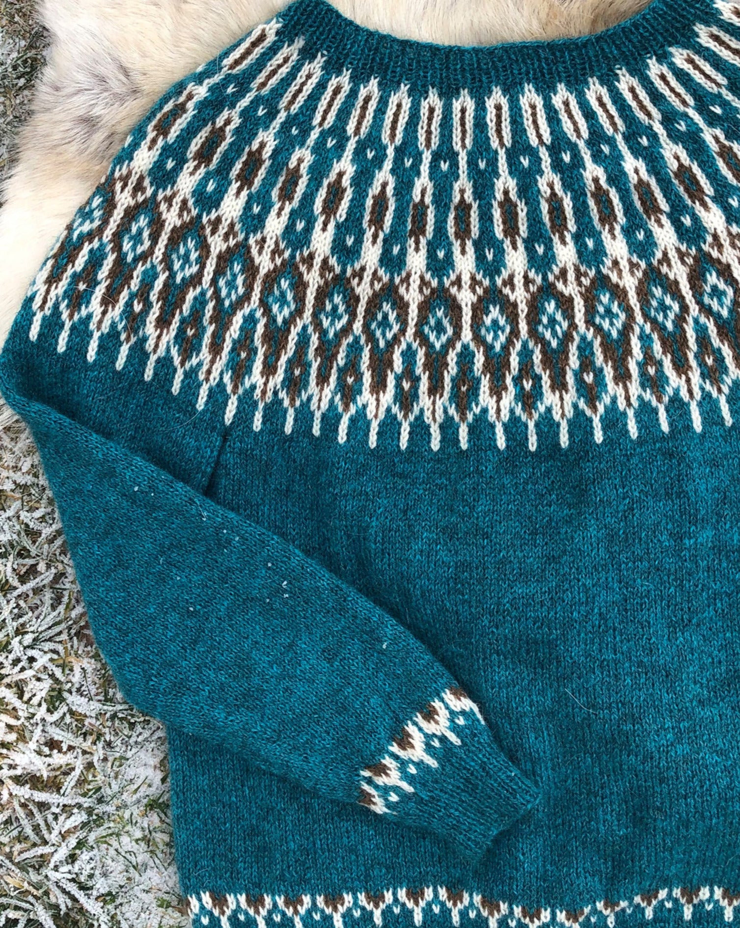 Tussellad sweater, turquoise - Wilderness sweater 1- Linka Neumann