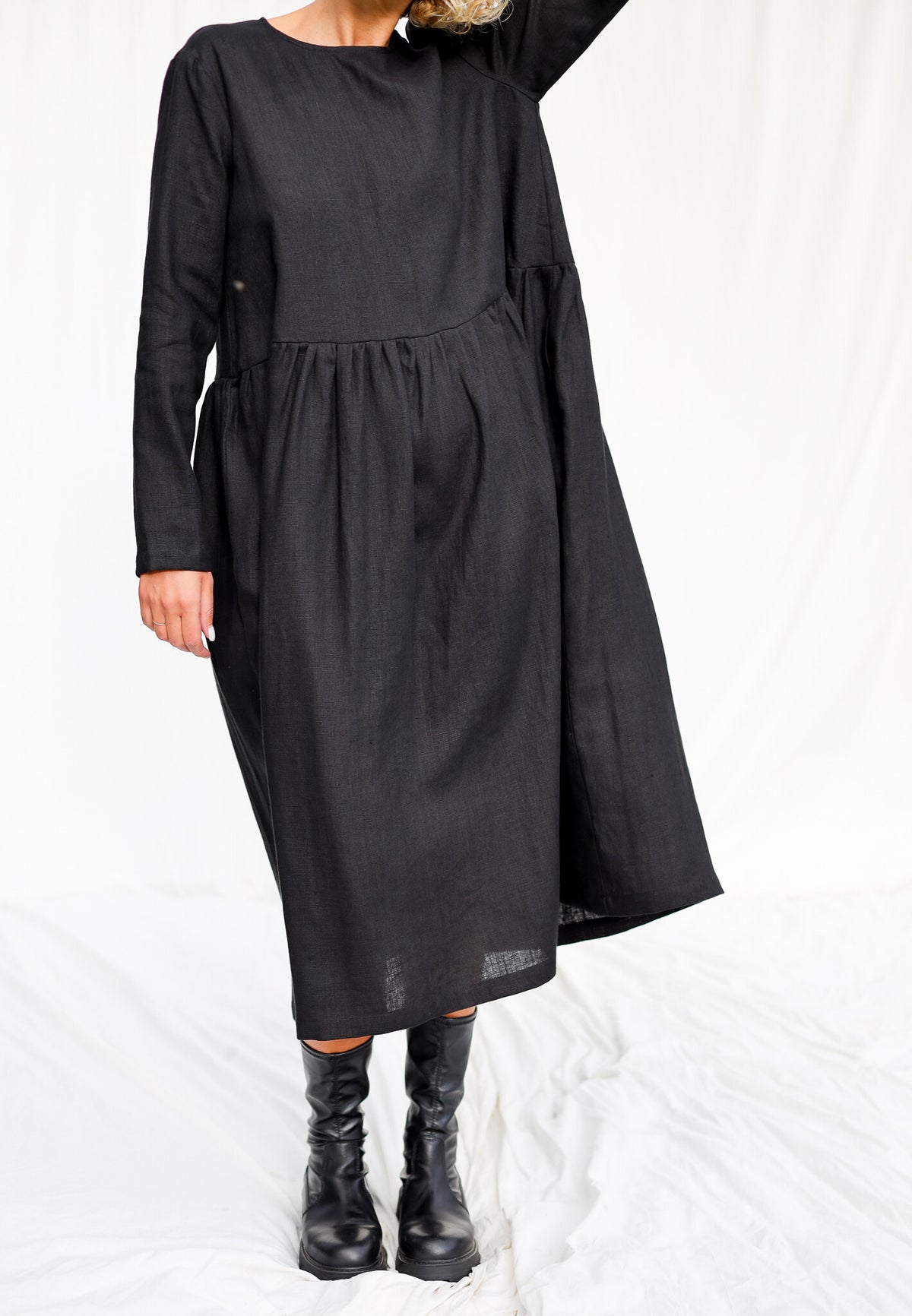 Milana / black linen dress